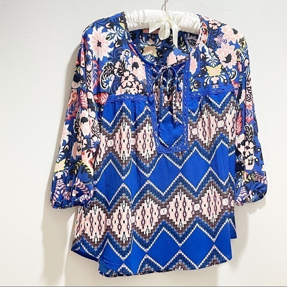 OLIVE HILL Women’s Blue Floral Ikat Print 3/4 Sleeve Tunic Top